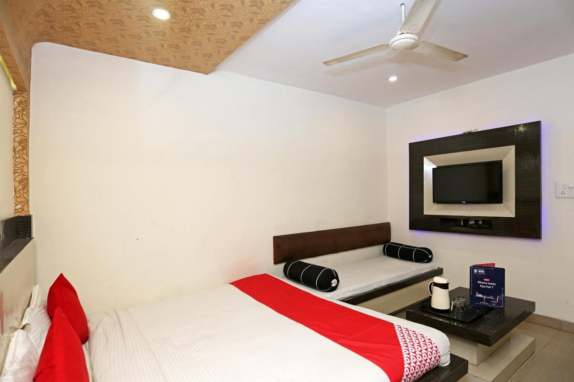 Super Oyo Flagship 4957 Hotel China Town Bhairaun Ghat Ngoại thất bức ảnh