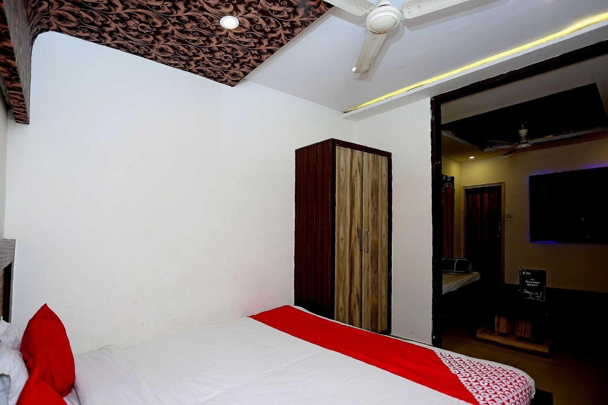 Super Oyo Flagship 4957 Hotel China Town Bhairaun Ghat Ngoại thất bức ảnh